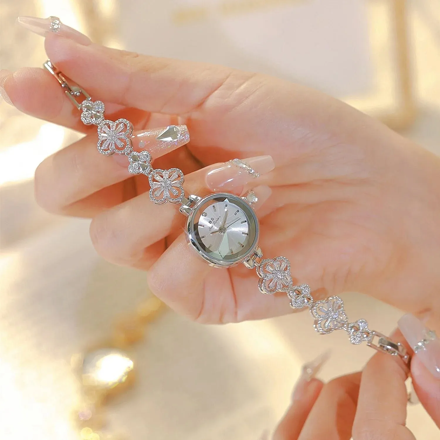 Women Luxury Diamond Shape Wristwatch
