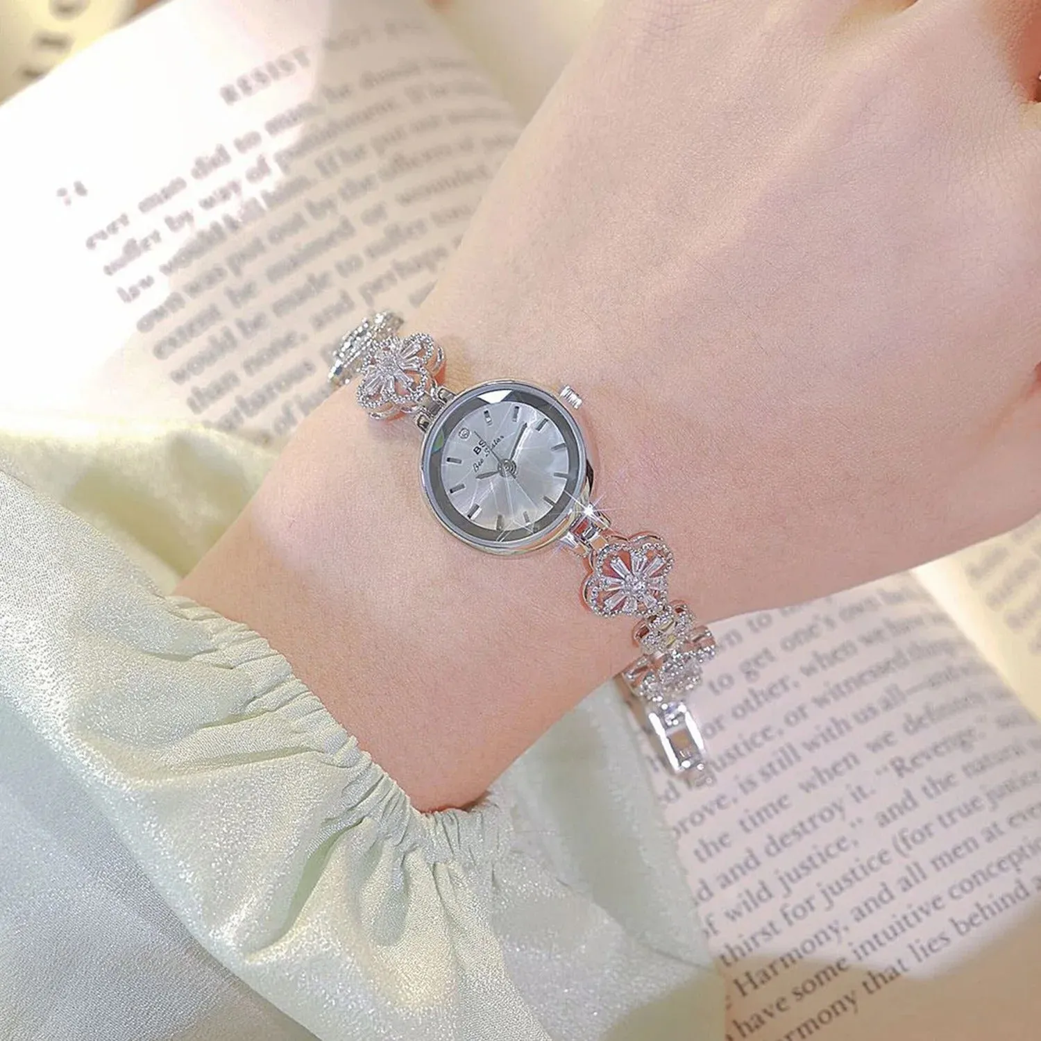 Women Luxury Diamond Shape Wristwatch