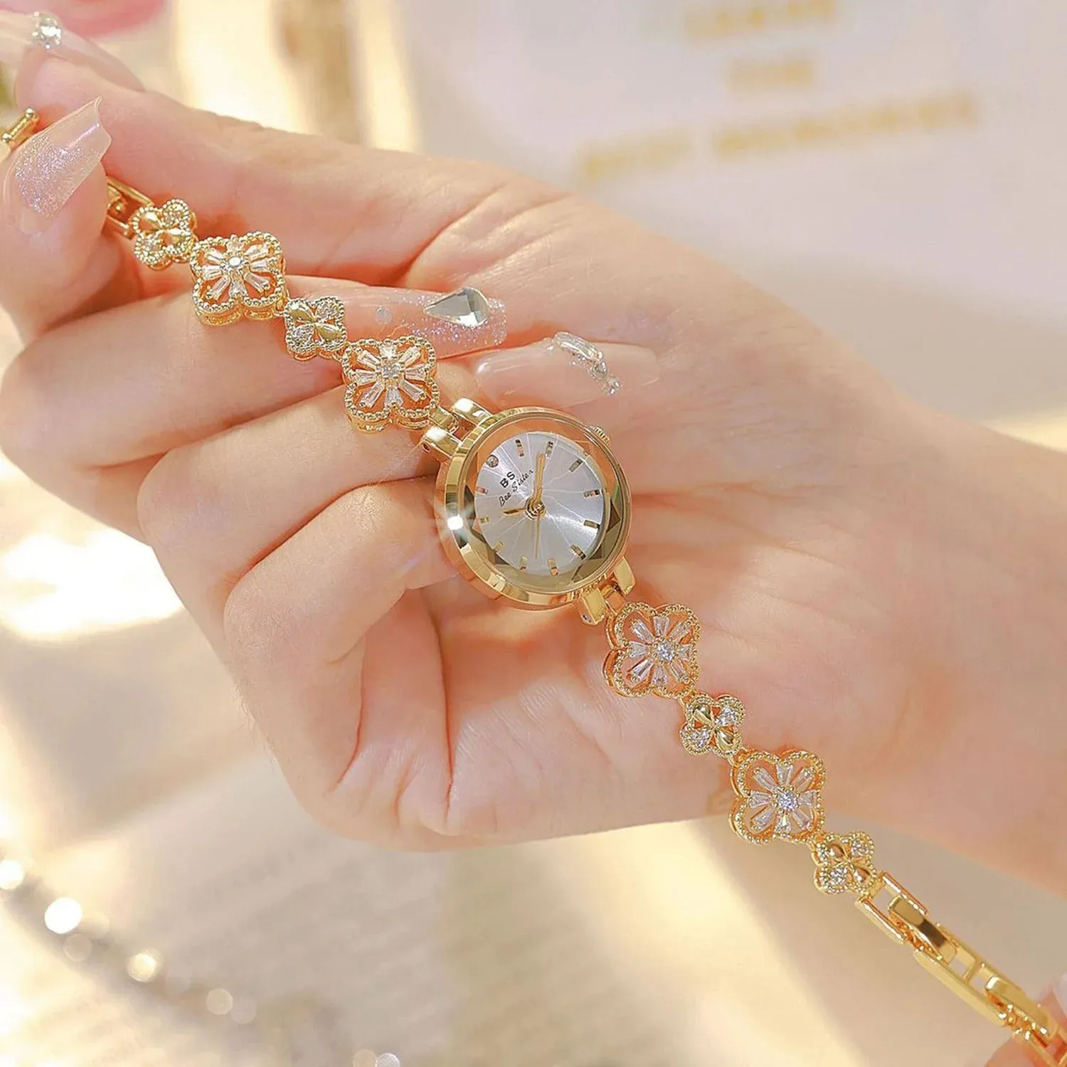 Women Luxury Diamond Shape Wristwatch